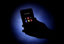 Indonesia memberlakukan larangan media sosial bagi anak-anak di bawah 16 tahun untuk meningkatkan keamanan online