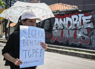 Serangan air keras menyoroti semakin besarnya bahaya bagi aktivis Indonesia – Politik