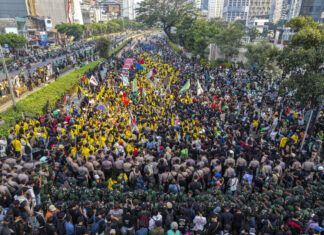 Mahasiswa kembali turun ke jalan karena pemborosan – Politik