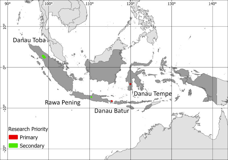 Peta yang menunjukkan empat danau yang dipilih di seluruh Indonesia untuk dianalisis secara rinci.