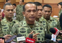 Militer Indonesia menahan petugas atas dugaan pusat perjudian online di kediaman tentara